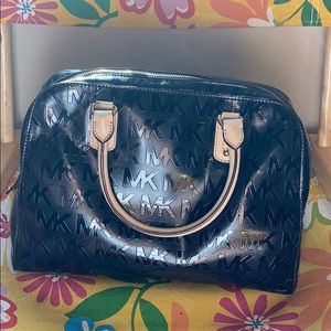 large mk purse comes w over the shoulder strap